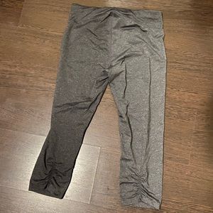 Calvin Klein Gray Capri Leggings w/ Scrunch